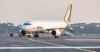 Copertina di Alitalia, chiede un altro anno di cassa integrazione per quasi 7mila dipendenti. Piano di rilancio ancora in alto mare