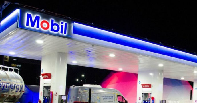 Svelato documento interno: Exxon Mobil a caccia di profitti, pianifica di aumentare le sue emissioni di Co2 del 17% entro cinque anni