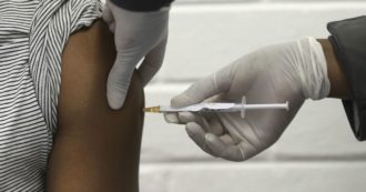 Vaccino anti Covid agli allergici? La risposta di allergologi e immunologi dopo i due casi di Londra