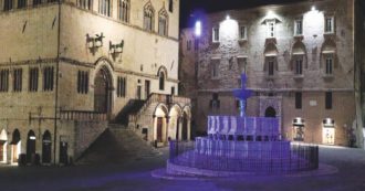 Copertina di Periferie, quel “postaccio” illuminato solo da X Factor