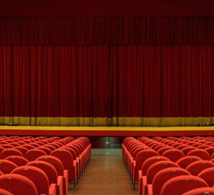 Coronavirus, il mondo dello spettacolo messo a dura prova: i teatri sospendono le recite, al cinema perdite del 70% rispetto al 2019