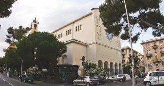 Copertina di Don Franco Castagneto, abusi archiviati. Le vittime: “I pm credono solo a Bagnasco”