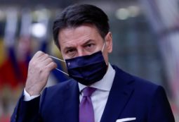 Copertina di Le balle sui pieni poteri. A che serve l’emergenza