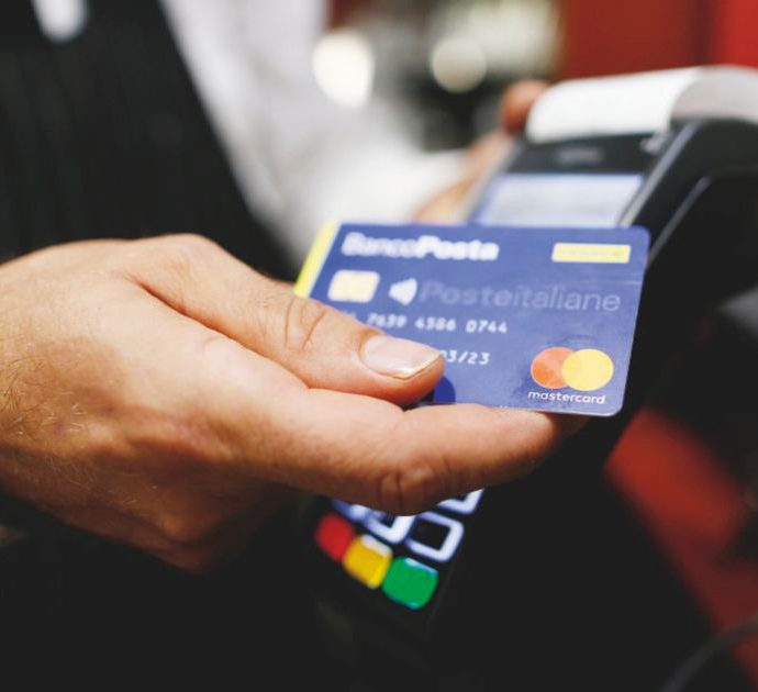 Occhio allo Skimming, la nuova truffa per clonare le carte di credito. Ecco che cos’è e come funziona