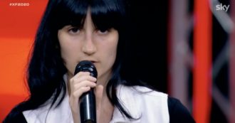 Copertina di XFactor 2020, Bea Lambe canta un brano di Billie Eilish. Hell Raton la fa sedere… ma per lei c’è una brutta sorpresa nel finale