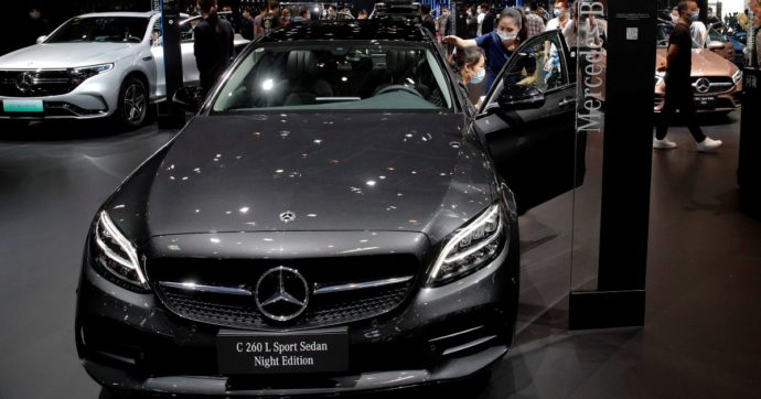 Copertina di Più elettrico e taglio dei costi (e dei posti): la strategia Mercedes