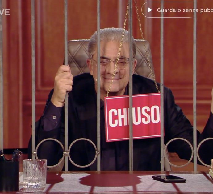 Crozza-De Luca attacca la Lombardia, poi si accorge dell’aumento dei contagi in Campania: “1500? Chiudiamo tutto, ci vediamo in primavera”