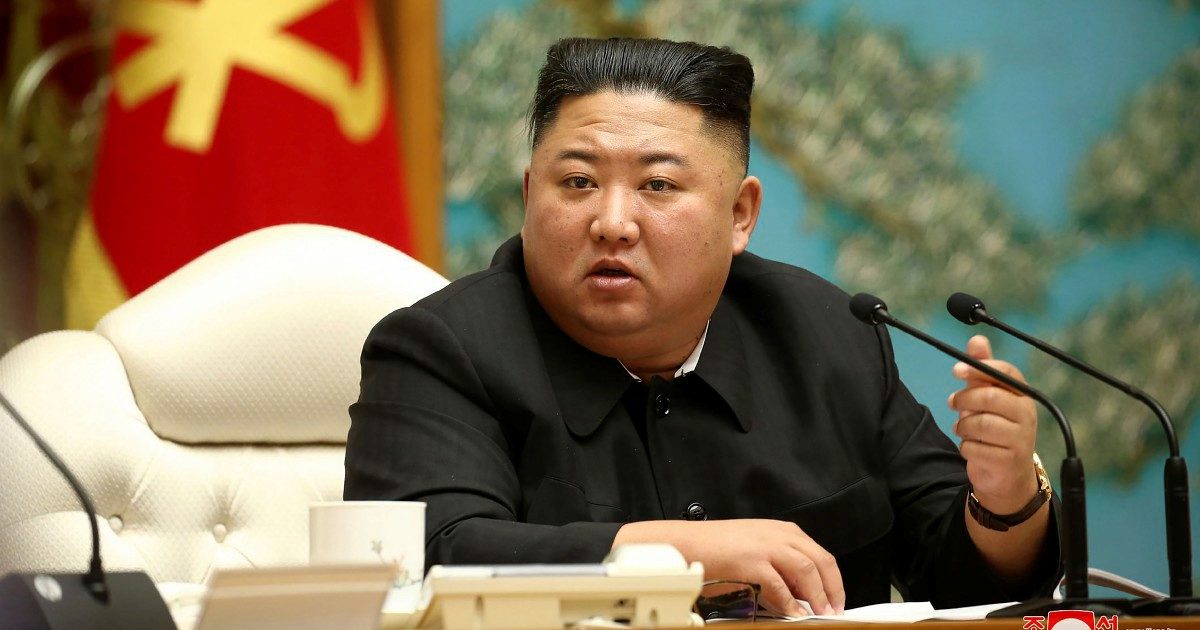 Missili e sottomarini alla festa di Kim Missili e sottomarini alla festa di Kim