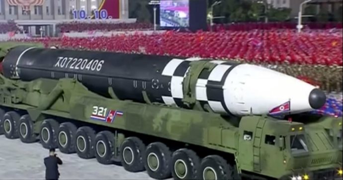 Corea del Nord, Kim Jong-un lancia due missili balistici nel Mare del Giappone. Biden: “Pronti a rispondere in caso di escalation”