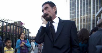 Copertina di Arrestato e pure truffato: su Twitter c’è chi finge di regalare i Bitcoin di McAfee