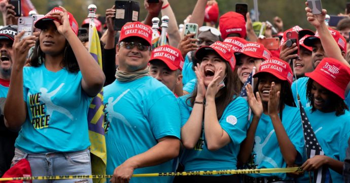 Copertina di Trump lancia la “Blexit”, ma il partito se la squaglia