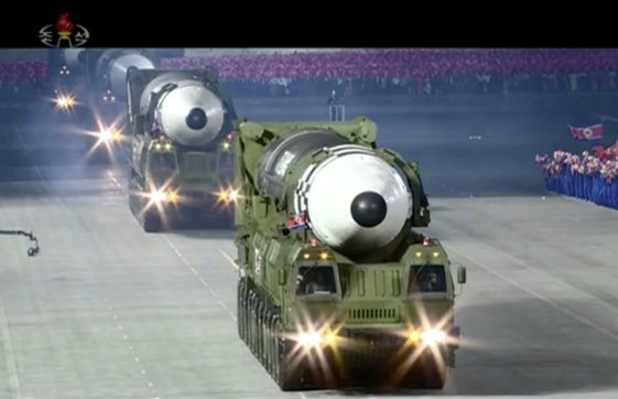Copertina di Giappone, piovono missili balistici dalla Corea del Nord. Svolta per i matrimoni gay