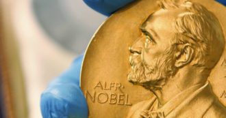 Copertina di Nobel per l’economia agli statunitensi Milgrom e Wilson, studiosi della teoria delle aste