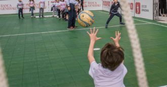 Copertina di Condizione economica delle famiglie, mancanza di strutture e di spazi all’aperto: un bambino su cinque in Italia non fa sport
