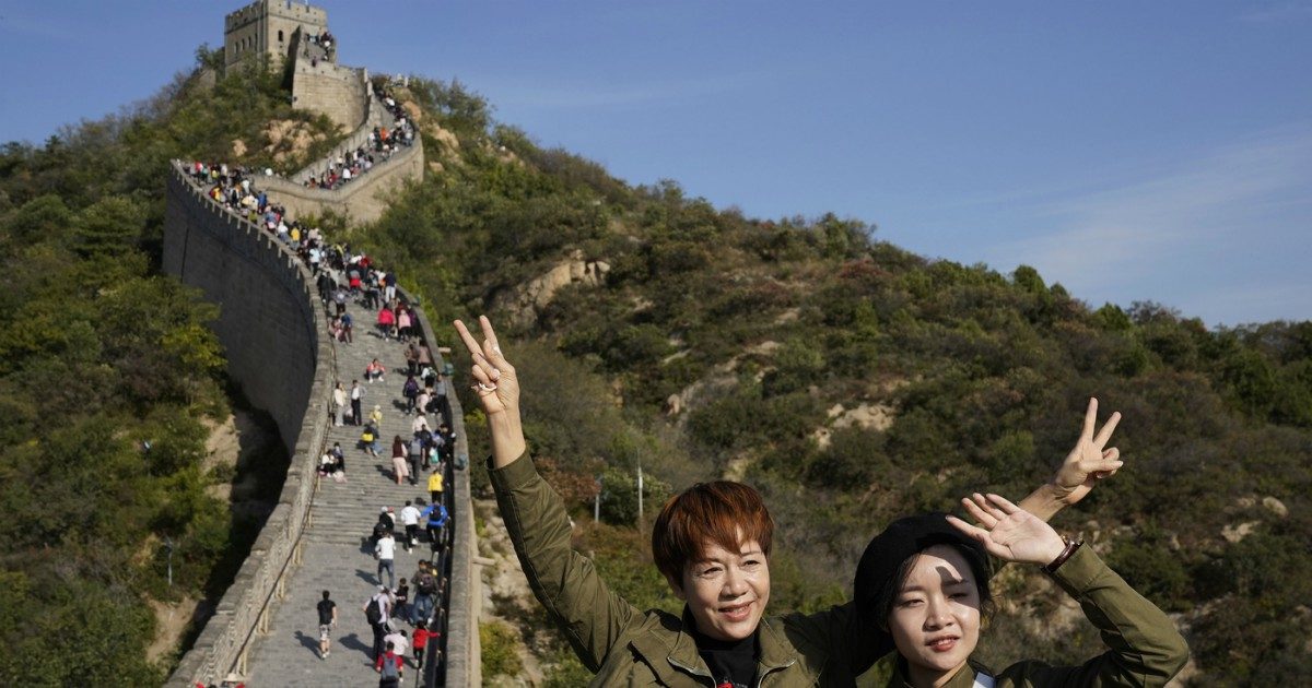 Cina, dopo il Covid la parola d’ordine è consumi interni. E lo Stato controlla chi fa turismo in patria: privacy violata? No, sicurezza