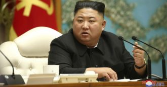 Copertina di Kim Jong-un piange e si scusa: “Non sono stato all’altezza del mio popolo”. Poi vede il missile e sorride