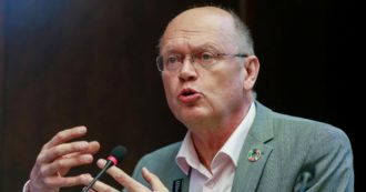 Copertina di “Investire oggi nell’energia fossile non ha più senso”