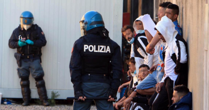 Rivolta nel Centro rimpatri di via Corelli a Milano: tra le proteste alcuni migranti tentano la fuga. Quattro feriti non gravi