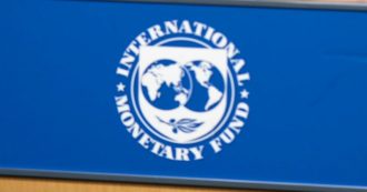 Copertina di Crescita, il Fmi migliora le stime dell’Italia per il 2020: -10,6%. Il governo prevede un -9%. “Recessione meno profonda, ripresa più lenta”
