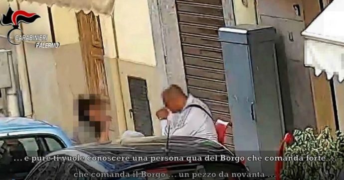 Mafia, i commercianti denunciano: 20 arresti per racket a Palermo. Il boss al neomelodico: “Fatti il tatuaggio con Falcone e Borsellino”