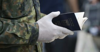 Copertina di Cipro, cittadinanza in cambio di investimenti: dopo gli scandali finisce l’era dei “passaporti d’oro”