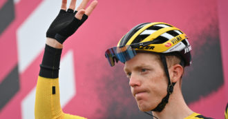 Copertina di Giro d’Italia, Kruijswijk e Matthews positivi. Anche sei membri dello staff hanno il Covid: la Mitchelton Scott si ritira