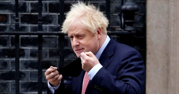 BoJo: lockdown a 3 livelli. E anche Macron ci pensa