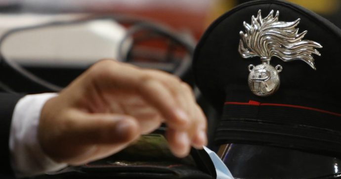 “Durante una perquisizione rubano 11mila euro e poi cancellano le intercettazioni”: arrestati due carabinieri