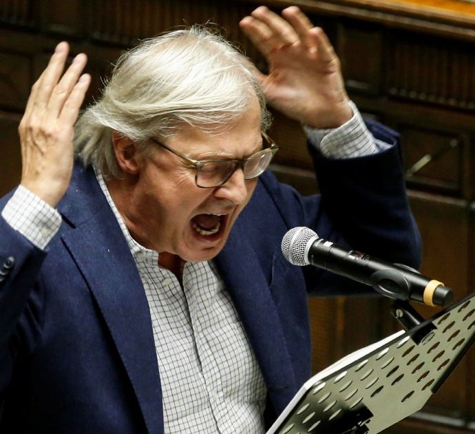 Rissa a casa di Vittorio Sgarbi: un “violentissimo pugno sull’orecchio”, interviene la polizia e arriva anche l’ambulanza