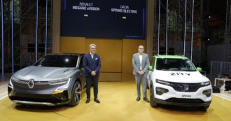 Copertina di Renault, De Meo: “E’ in arrivo una nuova generazione di veicoli elettrici”. Svelate Renault Mégane eVision e Dacia Spring