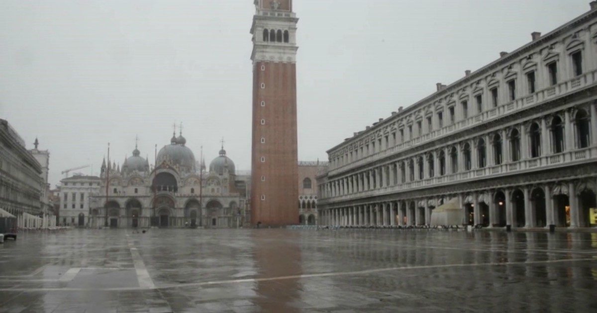 Venezia allagata, Mose non attivato. ‘Serve previsione di acqua a 130 centimetri. Ormai fuori tempo massimo quando situazione è cambiata’