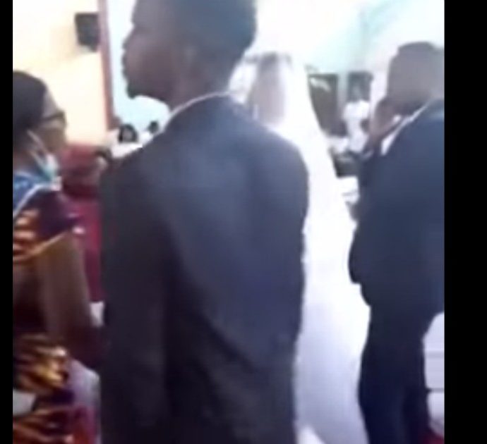 Donna infuriata fa irruzione in chiesa durante un matrimonio: lo sposo è suo marito