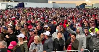 Copertina di Trump, migliaia di supporter senza mascherina e distanze al comizio in Iowa. Il video