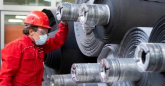 Copertina di Un lavoro da solo non basta: serve anche che sia dignitoso e rispettoso di ciascuno