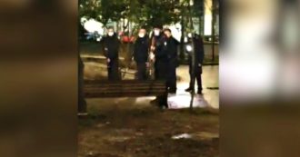 “Stanno puntando i fucili, li ammazzano tutti”, a Roma la polizia spara a 7 cinghiali: uccisi madre e 6 cuccioli. Le immagini