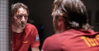 Copertina di Mi chiamo Francesco Totti, la recensione. Una storia d’amore eterna: applausi dopo la proiezione per la stampa