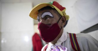 Copertina di I clown-dottori non possono più entrare dentro gli ospedali: associazione lancia una petizione
