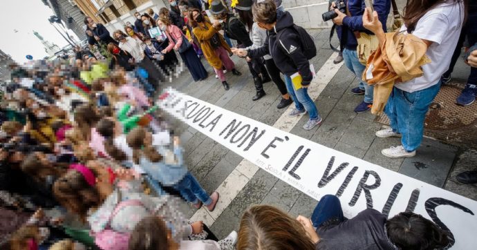 Copertina di Campania, addio alle aule. “Molti non ci torneranno”