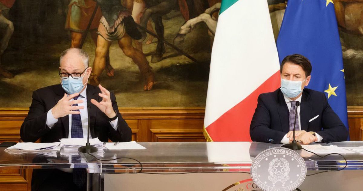 Decreto Ristori, Conte: “Vale oltre 5 miliardi”. Gualtieri: “Per i piccoli ristoranti contributo medio di 5.173 euro, per i grandi 25mila”