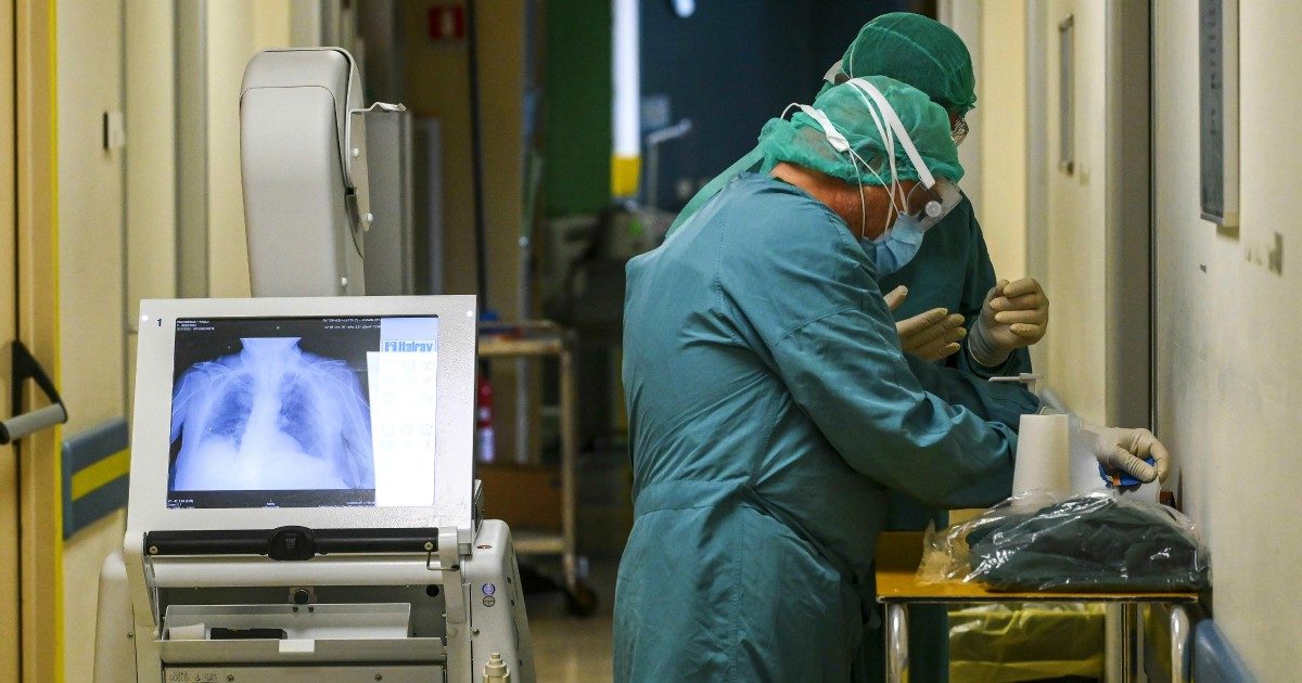 Iss, indice Rt in calo a 1,18: le misure funzionano. Ma 17 Regioni restano ‘a rischio alto’. Friuli, Molise e Veneto in bilico. Brusaferro: ‘Si allontana saturazione degli ospedali’