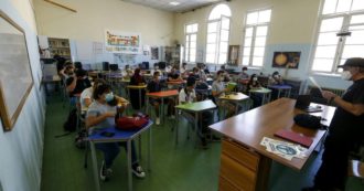 Copertina di Sicilia, l’ufficio scolastico: “Alunni contagiati sono in calo”. Sindacati: “Dati imprecisi, secondo i presidi la situazione è critica”