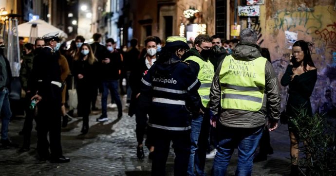 Copertina di 12mila nuovi casi. Ma Locatelli: “Siamo ben lontani da marzo”