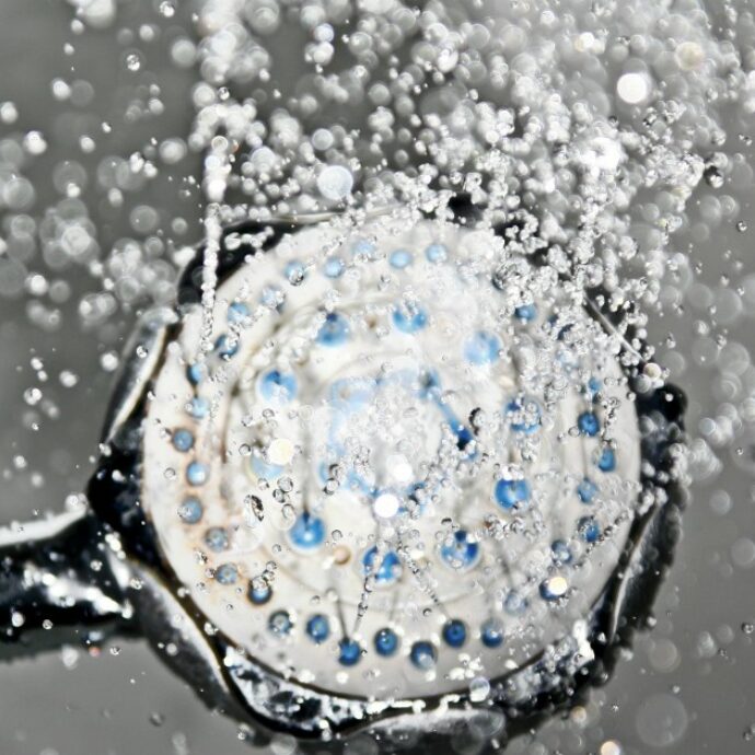 Lavarsi troppo può essere nocivo? Ecco quali errori evitare (e come risparmiare acqua)