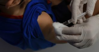 Copertina di Covid, l’Ema ha iniziato la valutazione del vaccino Pfizer-Biontech per i bambini dai 6 mesi ai 4 anni