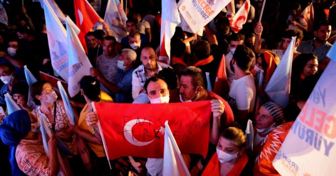 Copertina di Voto: al Nord trionfa Tatar, che vuole l’isola in mano ai turchi