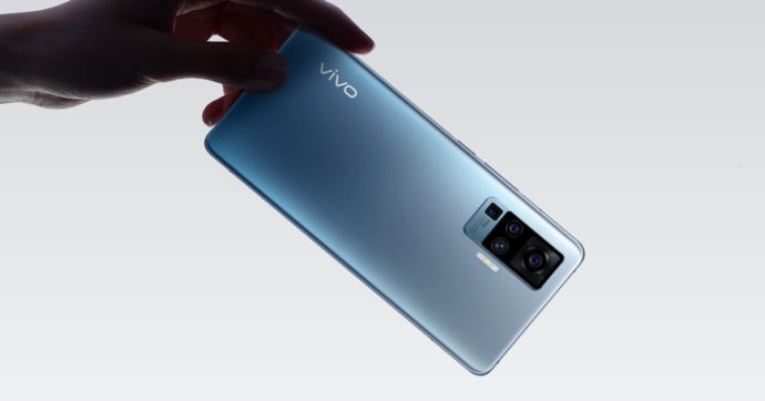 Vivo X51 5G: debutta in Italia lo smartphone dall’innovativa fotocamera “sospesa”