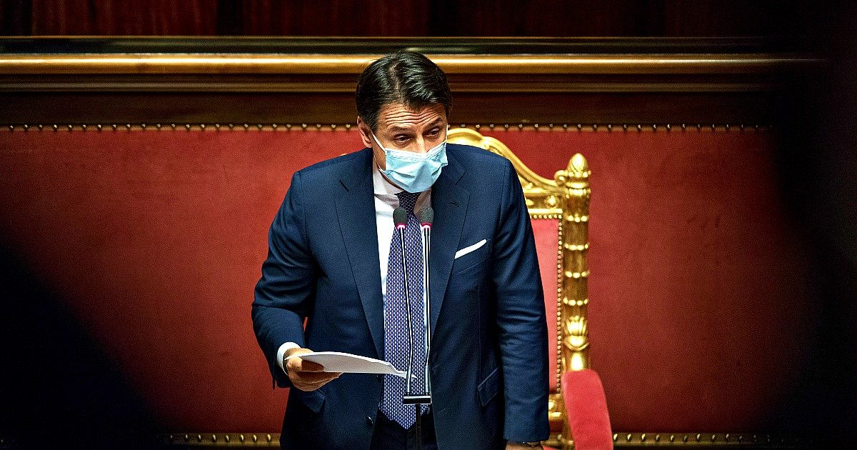 Coronavirus, Conte: “Le nostre misure seguono proporzionalità”. E non esclude altre strette dalle Regioni. Poi l’appello: “Evitare spostamenti superflui”