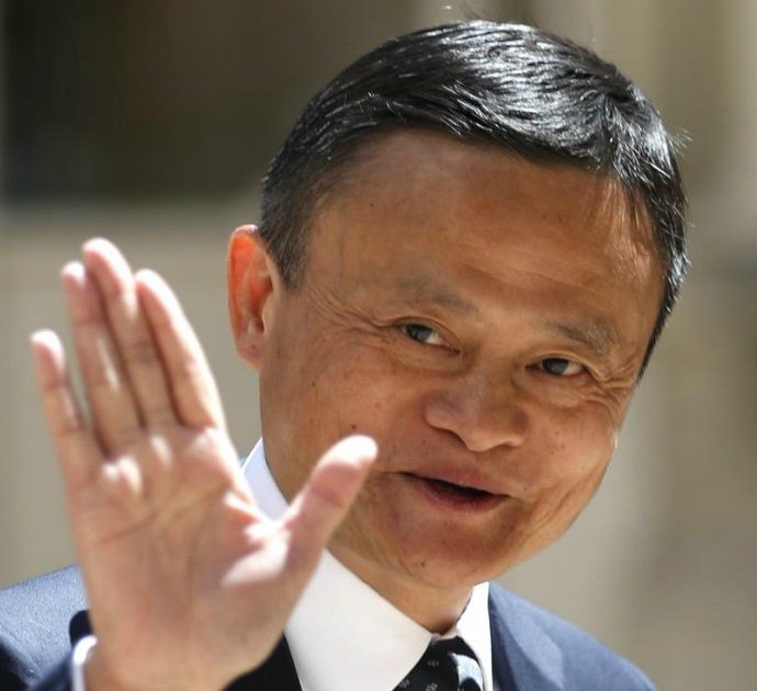 Jack Ma è vivo: il fondatore di Alibaba riappare dopo tre mesi (e il titolo schizza in Borsa). Ecco come è ridotto