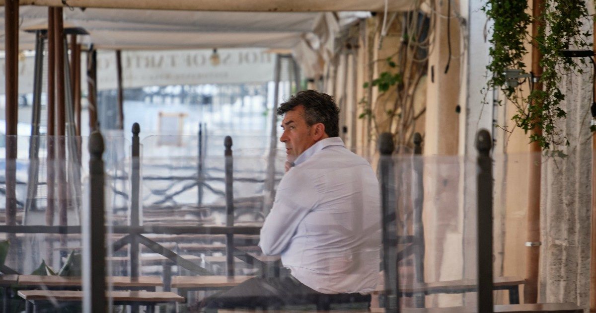 Decreto Sostegni, aiuti parametrati al calo medio di ricavi nel 2020. Importi più alti rispetto a novembre per chi ha perso oltre il 65% – Le simulazioni