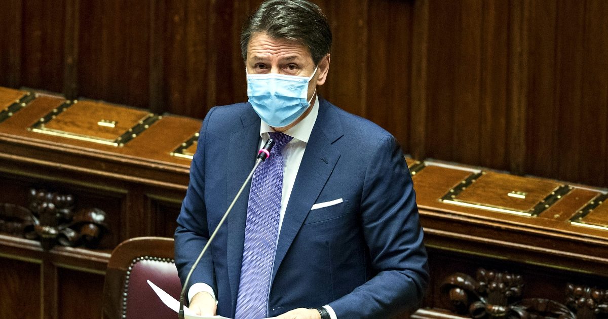 La bozza del nuovo dpcm: bar e ristoranti chiusi dalle 18 e per tutta la domenica. Stop a palestre e piscine. Sconsigliati gli spostamenti